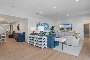 TV, fireplace, ping pong - Taj Duval, Sleeps 14, Saltwater Pool (Jacksonville Beach)