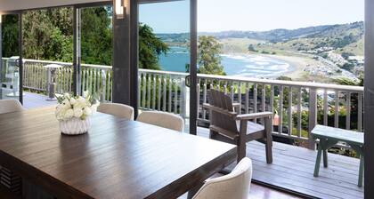 Hot Tub Overlooking Ocean!