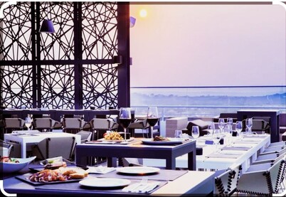 Aspire Suite - Douglas Luxury Apartments