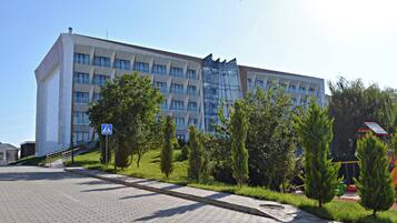 Vista frontal de la propiedad