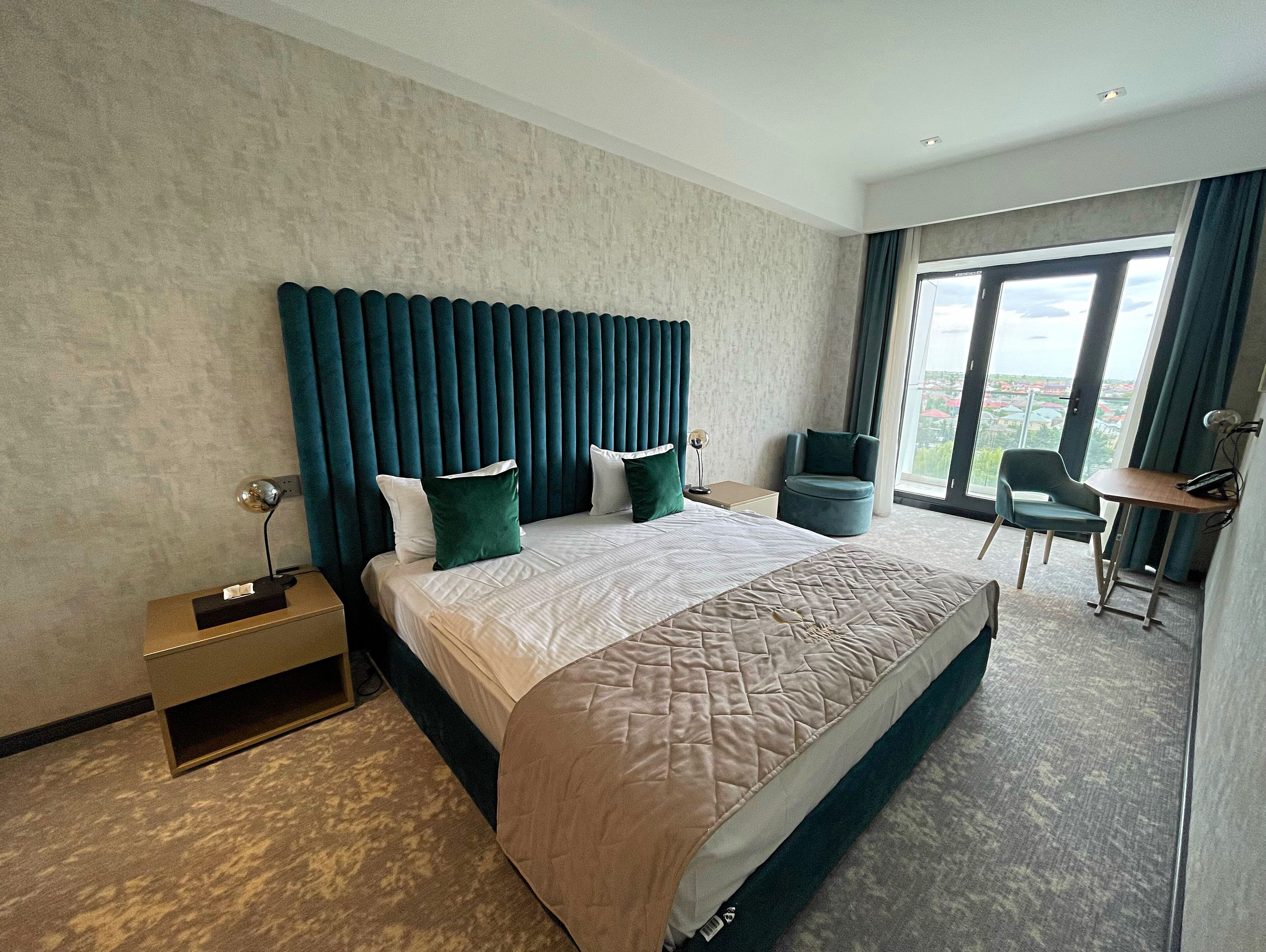 Executive Suite | Soundproofing, iron/ironing board, free WiFi