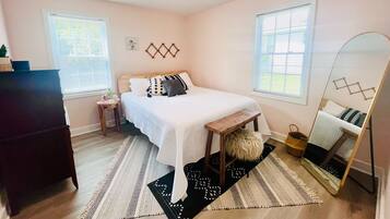 3 bedrooms, desk, iron/ironing board, WiFi