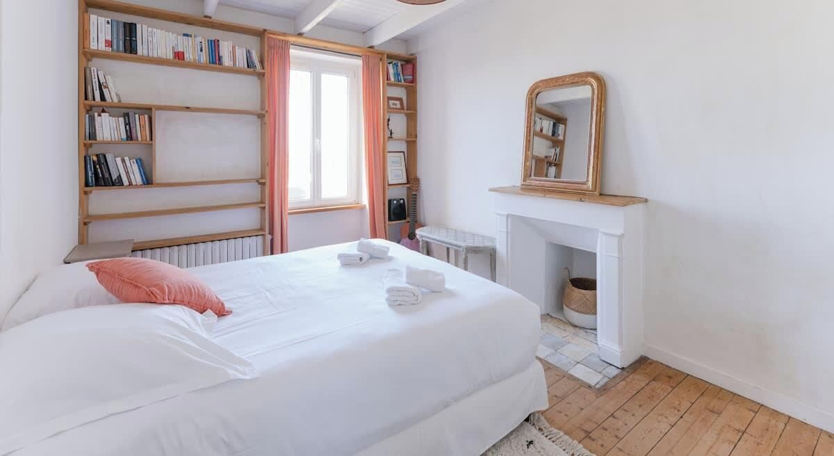 5 slaapkamers, een strijkplank/strijkijzer, reisbedje, gratis wifi
