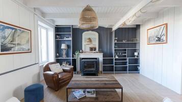 TV, fireplace, offices