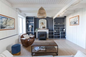 Fernseher, Kamin, Arbeitsbereiche