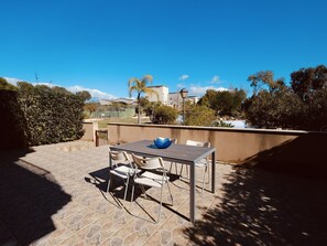 Outdoor dining - Residencial Golden Beach by Interhome (St Carles de la Ràpita)