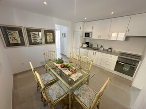 Fridge, microwave, oven, dishwasher - Nerja Paradise Rentals - Villa Coral (Nerja)