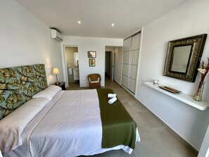 3 bedrooms, in-room safe, iron/ironing board, travel crib