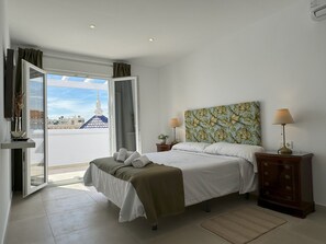 3 soverom, safe på rommet, strykejern/-brett og reiseseng for barn