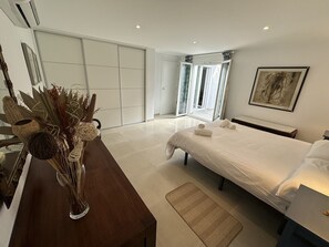 4 slaapkamers, een kluis op de kamer, een strijkplank/strijkijzer