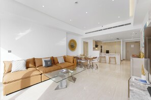 Deluxe Apartment, 2 Bedrooms, Non Smoking, Sea View | Living area
