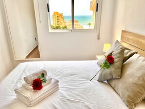 2 dormitorios, tabla de planchar con plancha, wifi gratis y ropa de cama