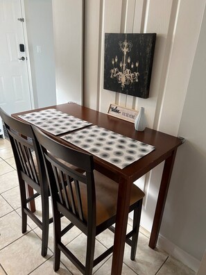 Dining - Cozy Delightful Home in Quiet Neighborhood (Maple Ridge)