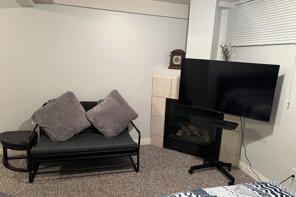 2 bedrooms, desk, WiFi (free), bed sheets