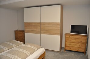 2 bedrooms, bed sheets