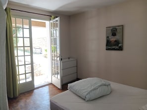3 bedrooms, iron/ironing board, travel crib, WiFi