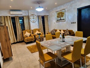 Appartement luxueux, vue sur la ville | Aire de séjour