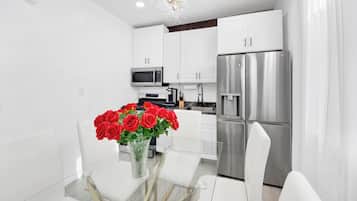 Luxury House | In-room dining