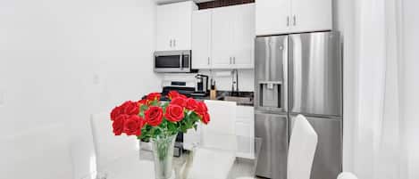 Luxury House | In-room dining