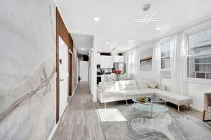 Living area - Luxury NY Home 3BR with Easy Parking  (Yonkers)