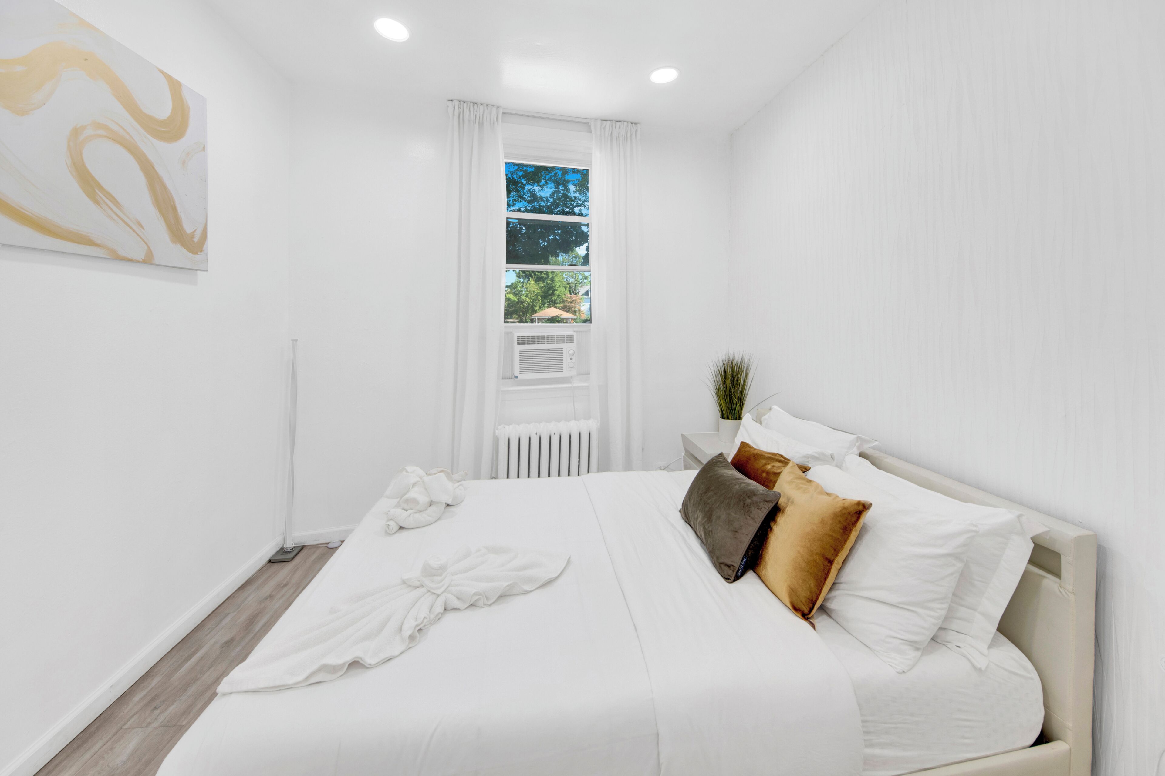 Luxury House | 3 bedrooms, in-room safe, desk, iron/ironing board