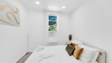 Luxury House | 3 bedrooms, in-room safe, desk, iron/ironing board