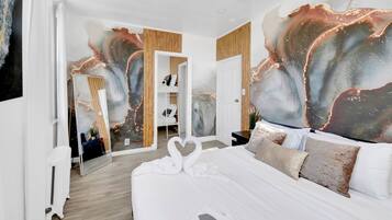 Luxury House | 3 bedrooms, in-room safe, desk, iron/ironing board