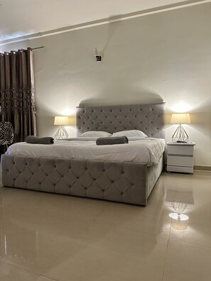 3 soverom, strykejern/-brett, wi-fi og sengetøy