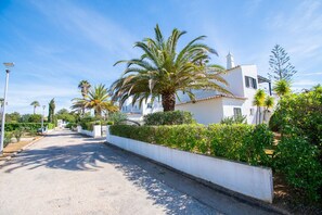 Property grounds - Casa Miguel: Cozy 3-Bed Villa (Carvoeiro)