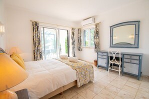 3 bedrooms, iron/ironing board, free WiFi, bed sheets - Casa Miguel: Stunning 3 bedroom villa on prestigious complex walking distance to beach (Carvoeiro)