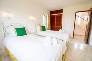3 bedrooms, iron/ironing board, free WiFi, bed sheets