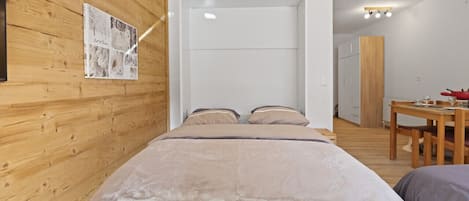 1 bedroom, iron/ironing board, free WiFi, bed sheets