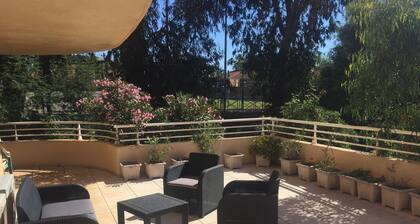 Beau T2/3 rdc avec grande terrasse en Corse