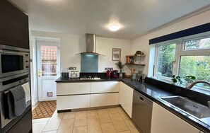 Réfrigérateur, micro-ondes, four, lave-vaisselle