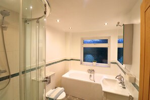 Douche, sèche-cheveux