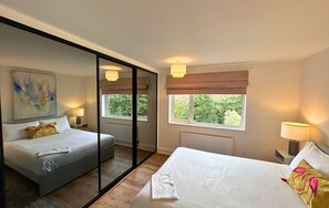 5 chambres, fer et planche à repasser