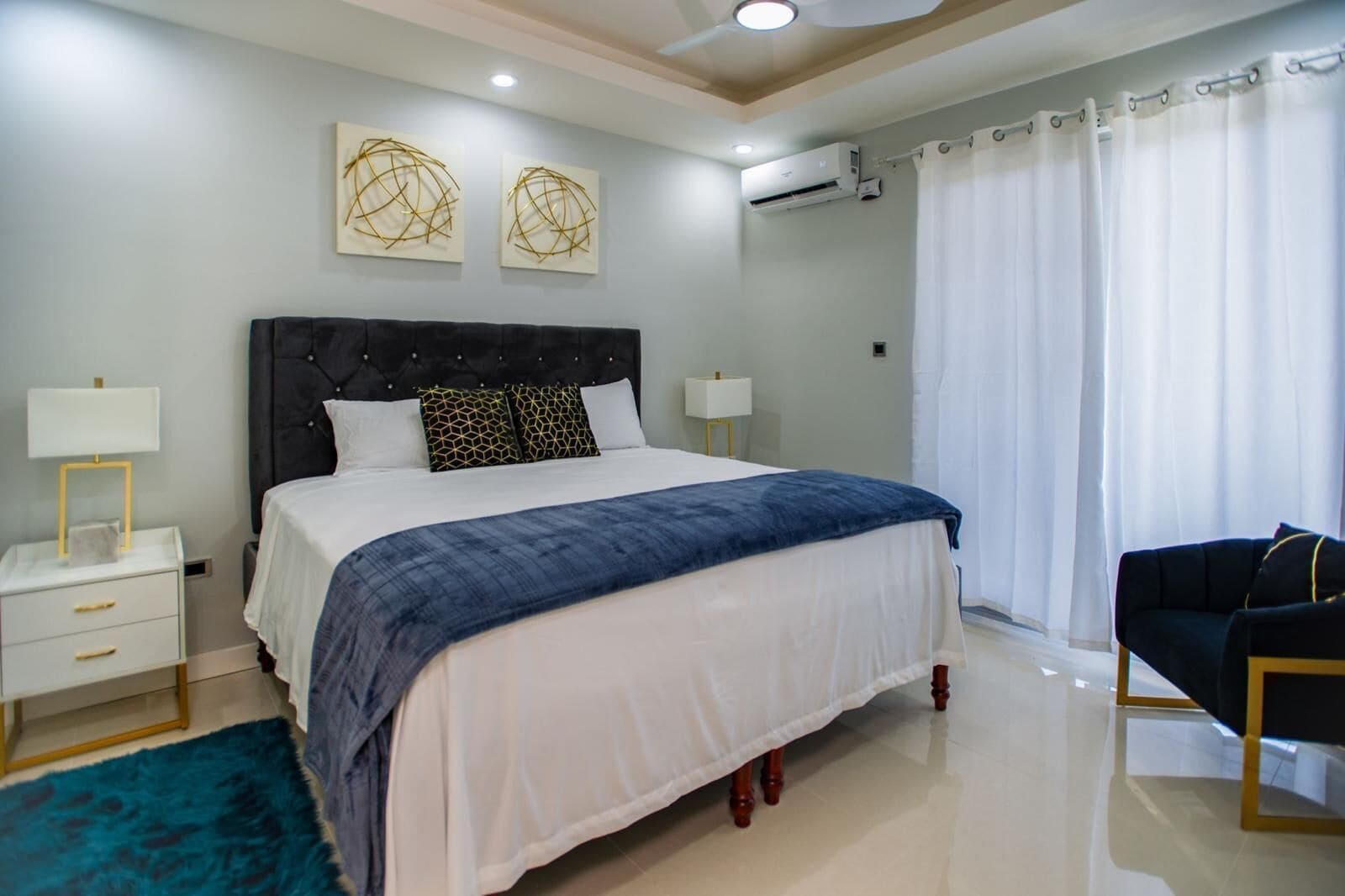 舒适公寓 | 1 多间卧室、特色装修、特色家居、熨斗/熨衣板