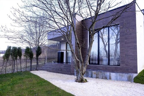 Modern villa near a forest in 5 minutes driving distance to Telavi