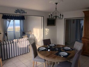 Dining - Lion-sur-mer Appartement Front de mer (Lion-sur-Mer)
