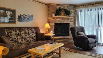 Smart-tv och eldstad