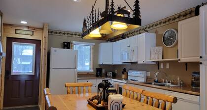 4 Bedroom - 3 Bathroom Townhome with easy access to Activities