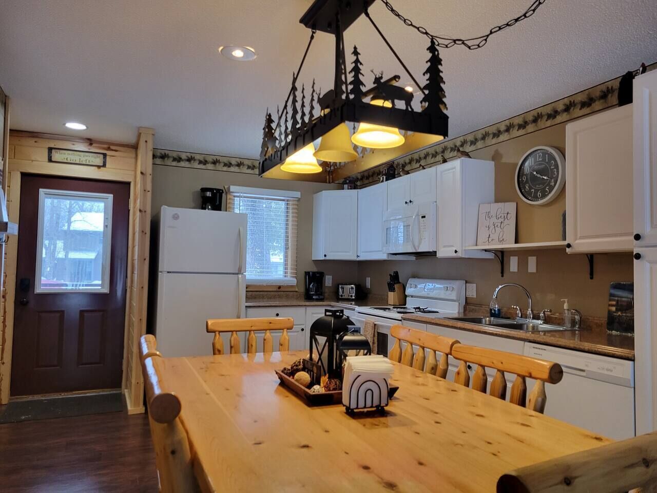 Kylskåp, mikrovågsugn, ugn och spishäll