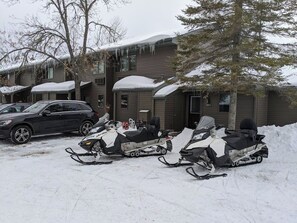 المنطقة المحيطة بالمنشأة