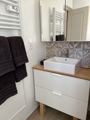 Handtücher, Seife, Toilettenpapier