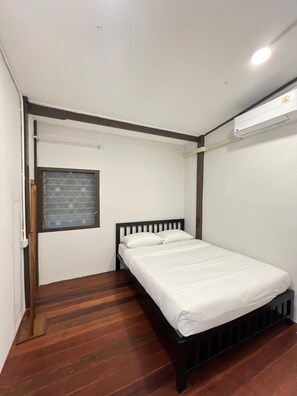 Standard Single Room | Bed sheets - House Ju (Bangkok)