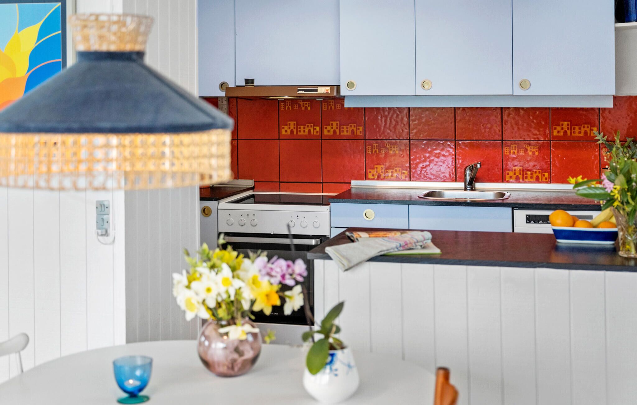 Een koelkast, een kookplaat, een vaatwasser