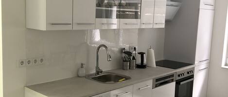 Kühlschrank, Ofen, Herdplatte, Geschirrspüler