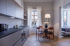 Micro-ondes, four, lave-vaisselle