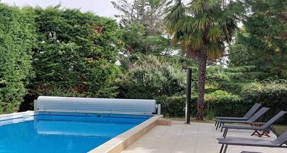 Retraite Périgourdine avec Piscine Partagée, Clim, Vélo et Proximité de Bergerac