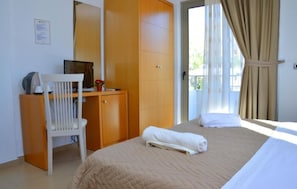 Desk, free WiFi, bed sheets - PASTARELLA RESORT  (Orikum)